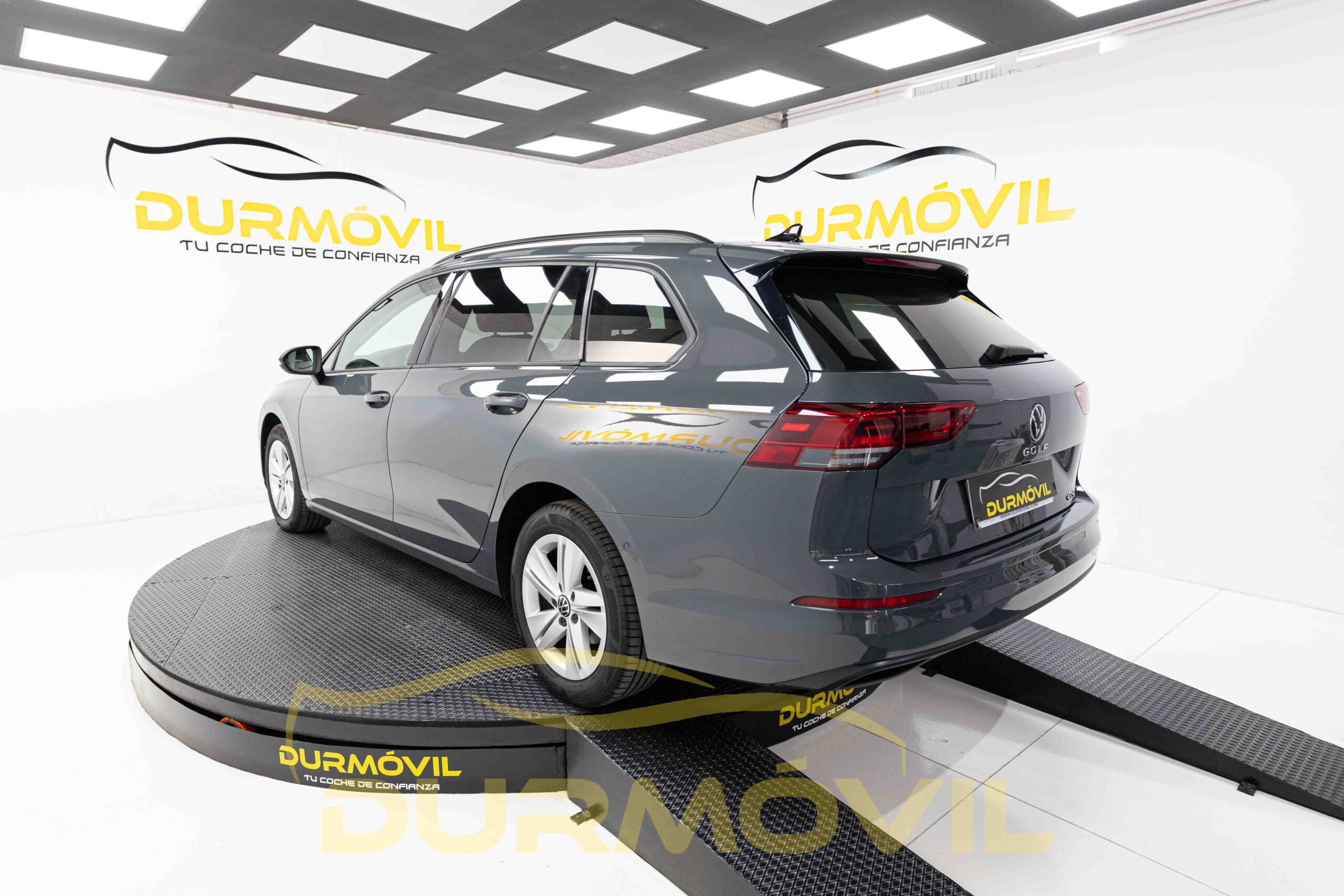 VOLKSWAGEN Golf Life 1.5 eTSI 96kW 130CV DSG Variant Ocasión